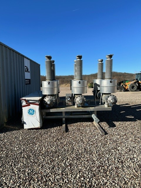 One (1) Circuit Breaker 72.5KV (0070000040)